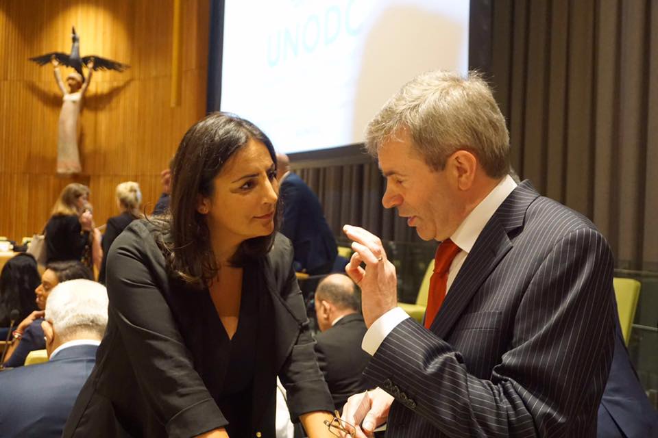 بمساعدة من اصبحت نادية مراد سفيرة؟